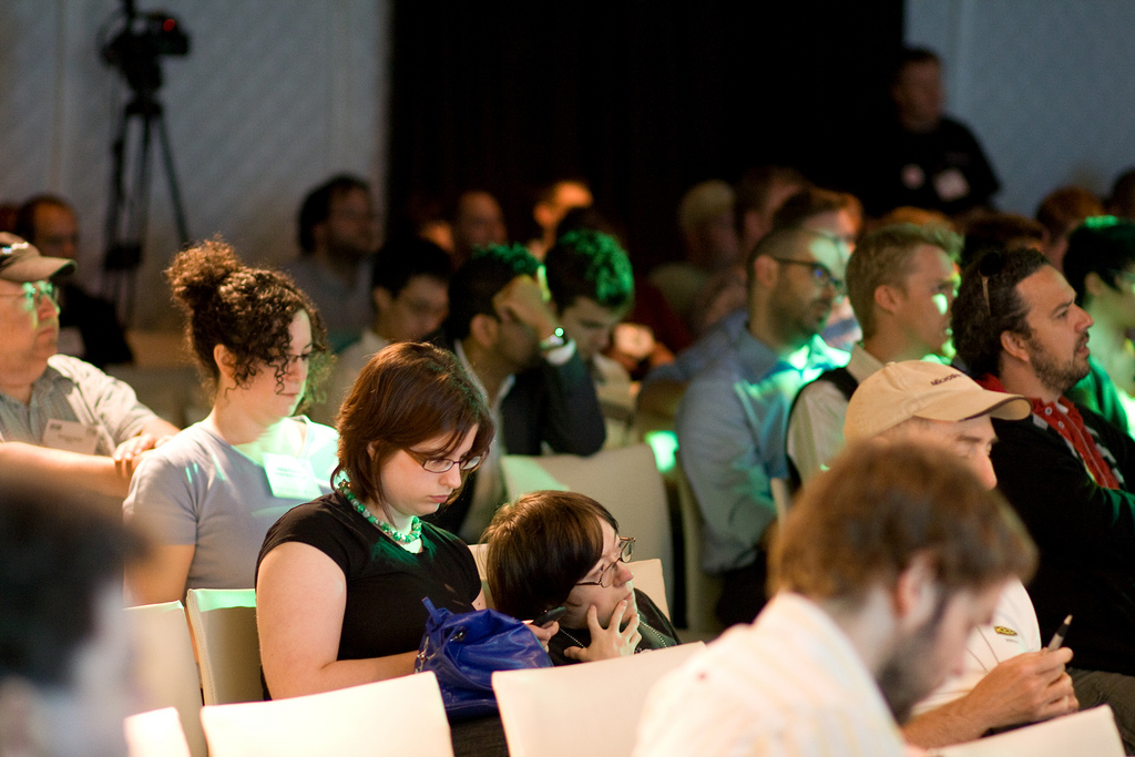 Des participants dans l'audience